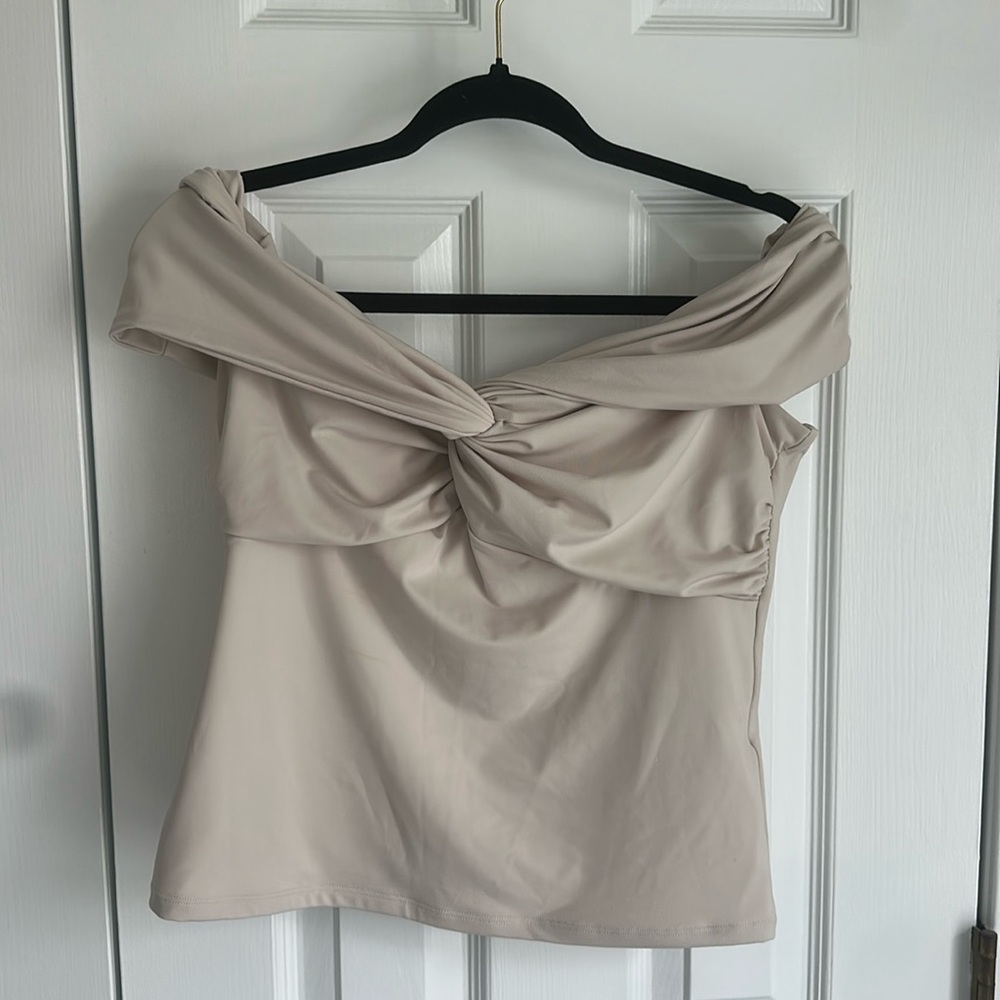Off the shoulder top Abercrombie